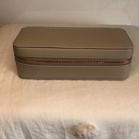 RACHEL ZOE slate gray Jewelery travel mini case. - Picture 2 of 12